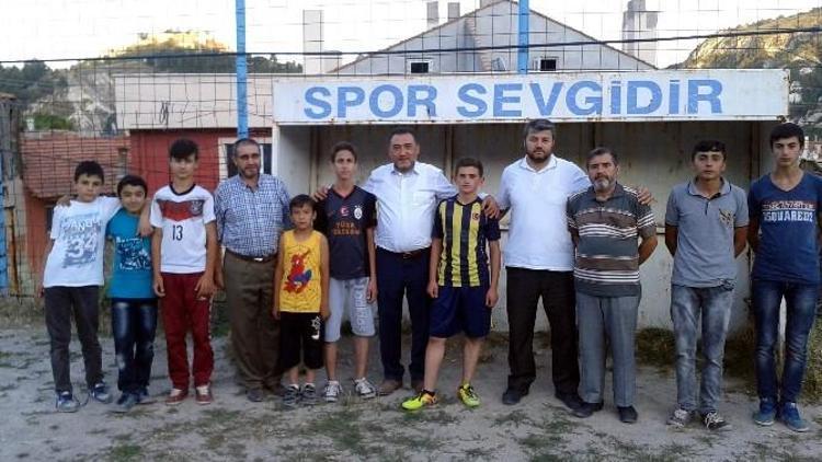 Şükrü Nazlı, Anadolu Aile Spor Kulübü’nün Okmeydanı Tesisleri’ni Ziyaret Etti