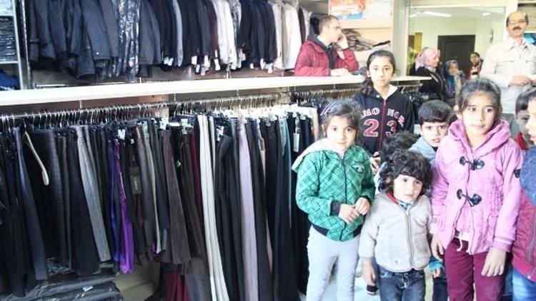 Deniz Feneri’nden Suriyeli Mültecilere Giyim Yardımı