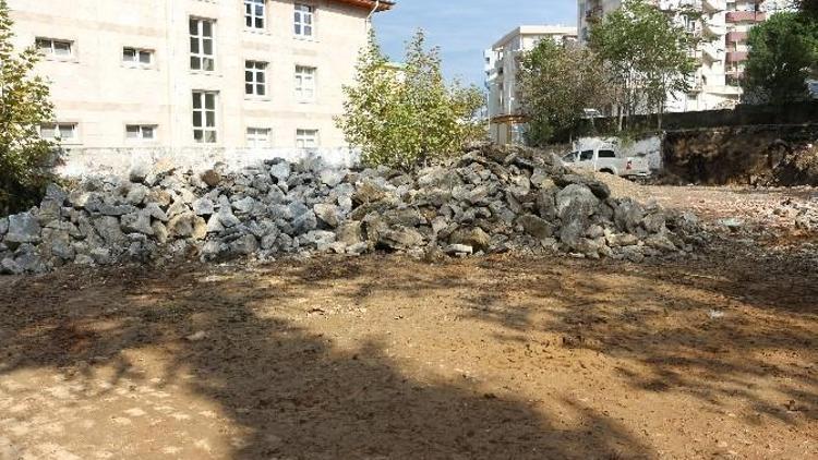 Akçakoca’da Taş Duvar Ve Yol Genişletme Çalışmaları Start Aldı