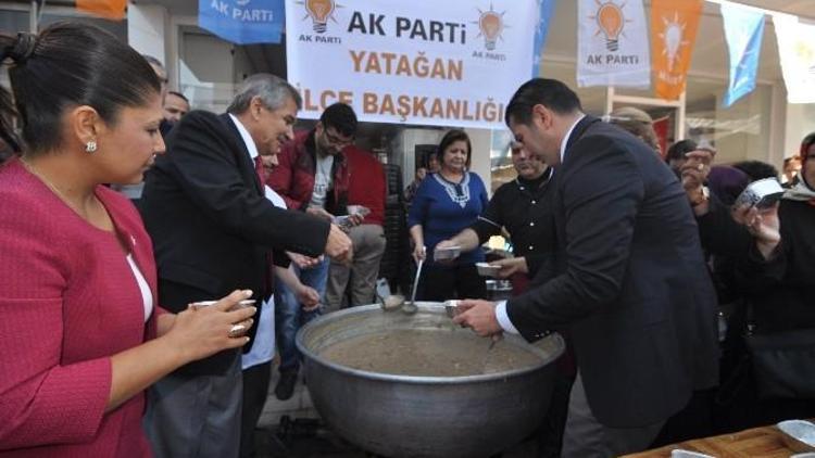 CHP’li Başkandan AK Partililere Aşure İkramı
