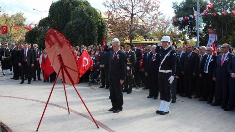 Cumhuriyet Bayramı Tekirdağ’da Çelenk Sunma Töreni İle Başladı