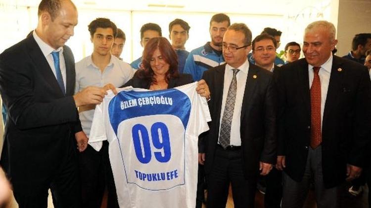 Genç Basketbolculardan Başkan Çerçioğlu’na Ziyaret