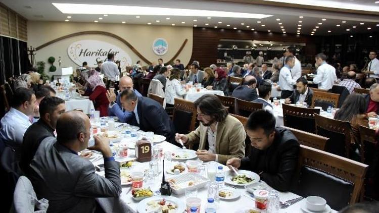 AK Parti Kocasinan İlçe Teşkilatı’ndan Emektarlara Yemek