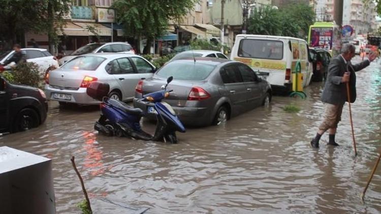 Kızıltepe’de Yağmur Hayatı Felç Etti