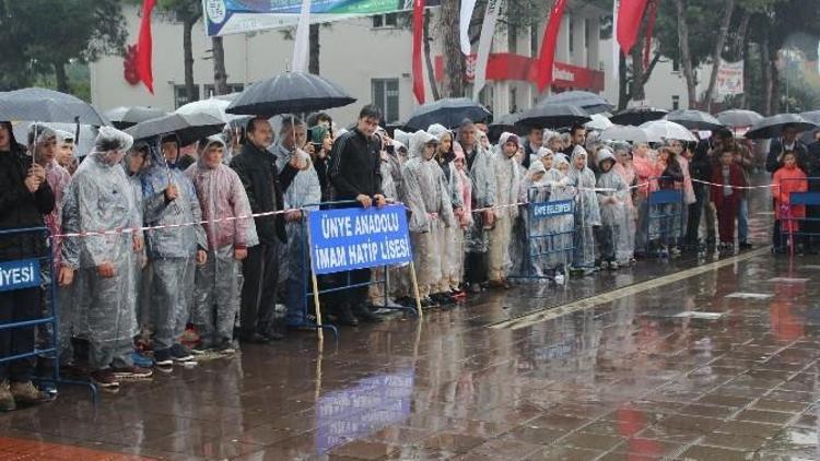 Ünye’de Yağmur Altında Cumhuriyet Bayramı Kutlaması