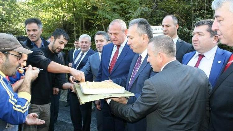 Vali Ali Fidan’dan İşçilere Baklava İkramı