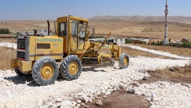 Haliliye Belediyesi 14 Farklı Noktada Yol Yapım Çalışmalarını Sürdürüyor