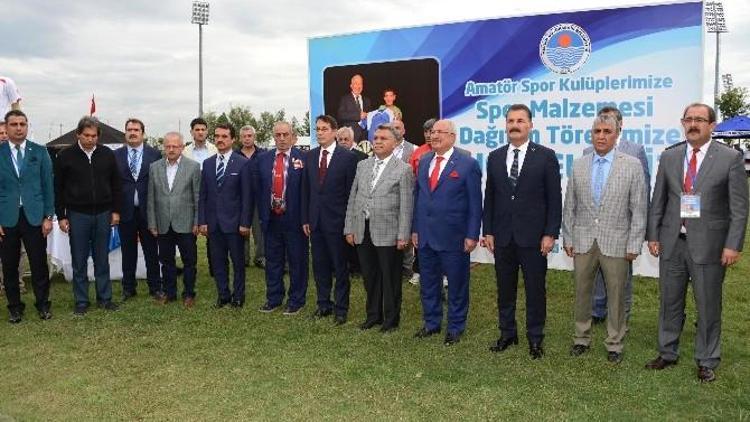 Büyükşehir’den 71 Amatör Spor Kulübüne Malzeme Yardımı