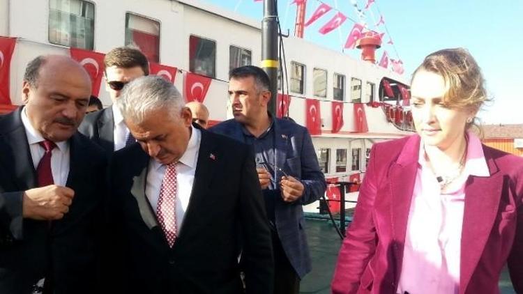 Nezaket Emine Atasoy, Binali Yıldırım’la İzmir’de Programlara Katıldı