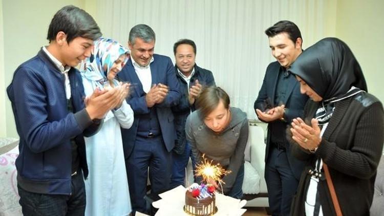 AK Parti’den Gençlere ‘Doğum Günü’ Sürprizi