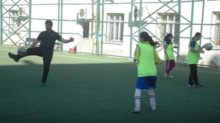 Kadınlar Futbol Takımı Lige Hazırlanıyor