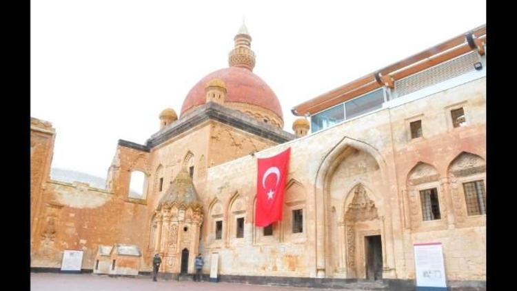 Doğubayazıt’taki Cami 200 Yıl Sonra İbadete Açıldı