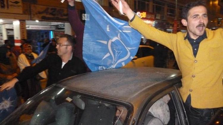 AK Parti, Turhal’da Seçim Zaferini Kutladı