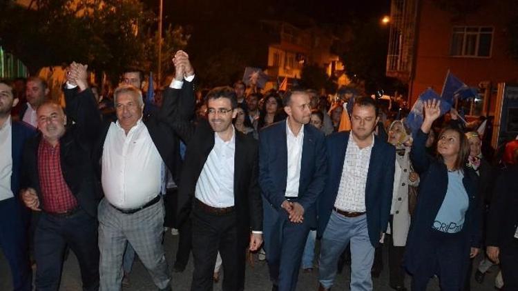 AK Parti, Nazilli’de Seçim Zaferini Harmandalı Oynayarak Kutladı