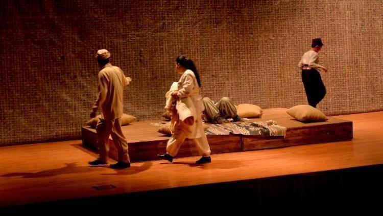 Mersin Şehir Tiyatrosu, Yeni Sezonu ‘Eski Çarıklar’ İle Açıyor