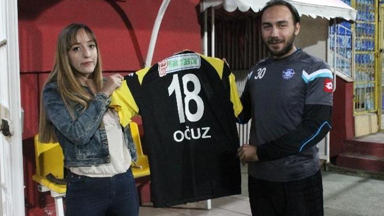 Derbi Talihlisine Kaptandan İmzalı Pazu Bandı Ve Forma