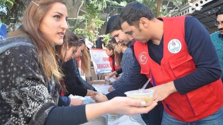 Isparta’da Gençlerden Aşure İkramı