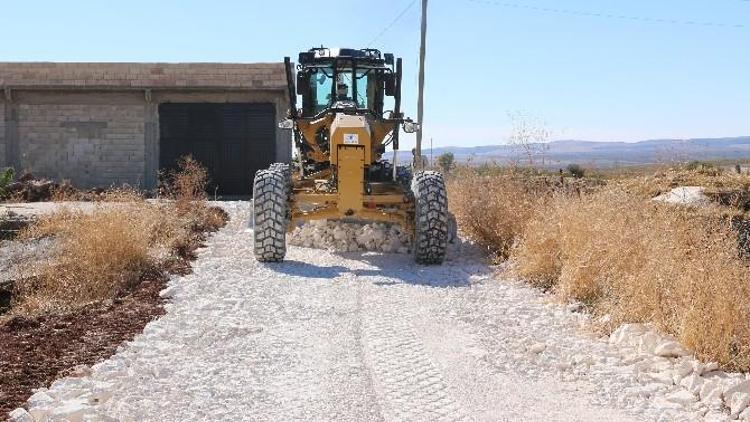 Haliliye’de Üç Ayrı Kırsalda Yol Yapım Çalışmaları Devam Ediyor