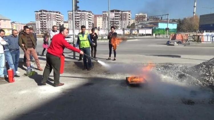 Çalışanlar Yangına Müdahale Konusunda Eğitiliyor