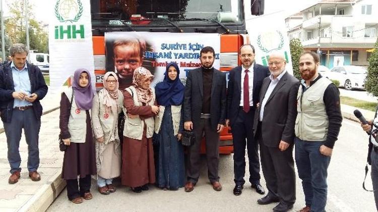 Suriye’ye İnsani Yardım Tır’ı Başiskele Belediyesi Önünden Yola Çıktı