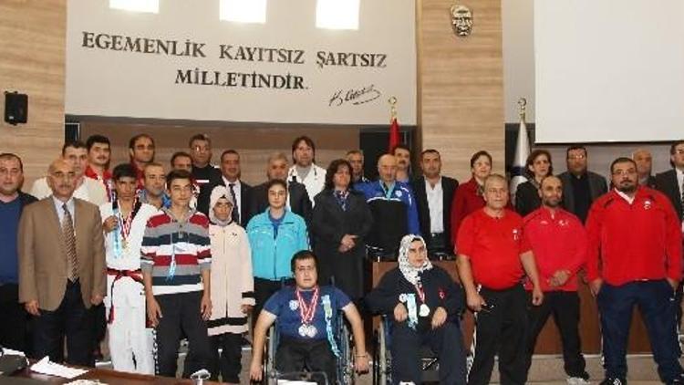 Şahinbey Meclisi Sporcuları Ödüllendirdi