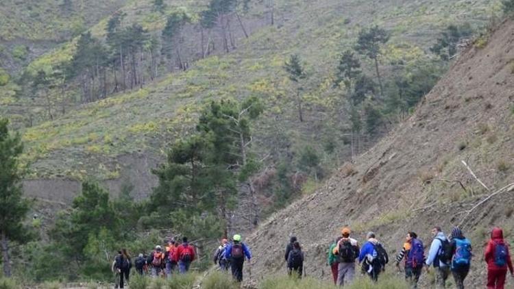 Ata’yı Anma Spil Dağı Zirve Tırmanışı Yapıldı