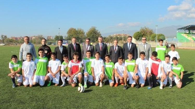 Edremit’te Mahalle Ligi Futbol Turnuvası Kaymakam Ali Sırmalı‘nın Santra Vuruşu İle Başladı