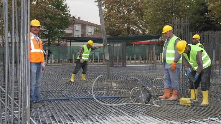 Kıblesi Yanlış Olduğu İçin Yıkılan Caminin Yerine Yenisi Yapılıyor