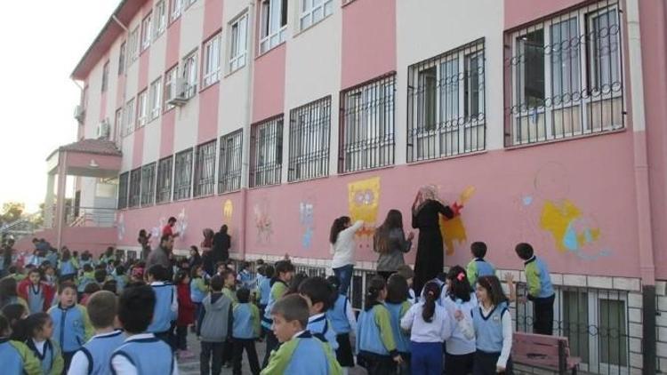 Elazığ’da Eğitim Gönüllüleri, Çocuklarla Duvar Boyadı