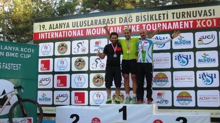 İzmitli Bisikletçi Alanya’da 3. Oldu