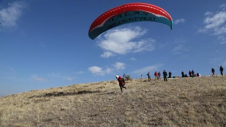 Gökyüzündeki Özgürlüğe 14 Paraşütçü Daha Hazır