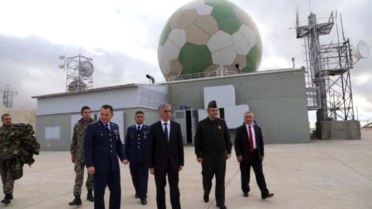 Vali Ataklı, Hava Radar Kıta Komutanlığını Ziyaret Etti