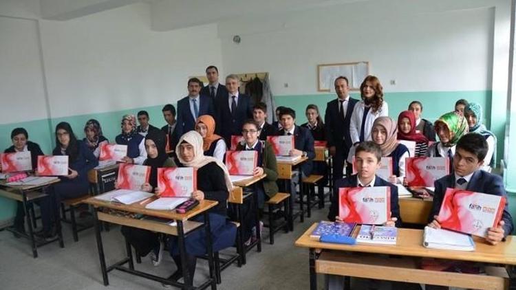 Tercan Anadolu Lisesi Öğrencilerine Tabletleri Dağıtıldı