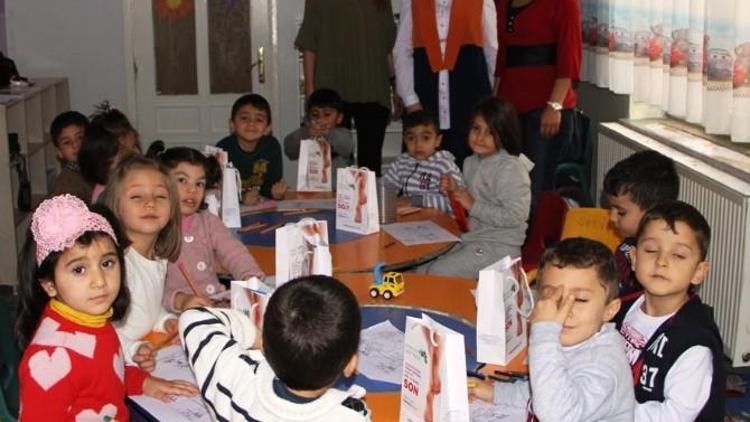 Podovan’dan Minik Öğrencilere El Ve Ayak Bakımı Semineri