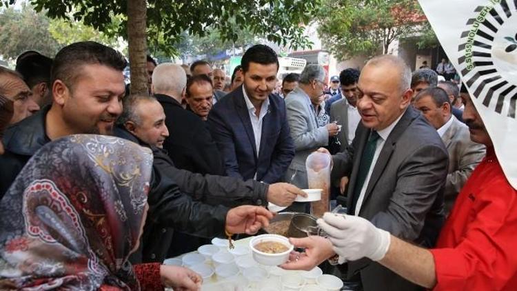 Başkan Ergün, Esnafı Gezdi Aşure Dağıttı