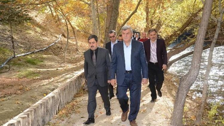 Kocaeli Büyükşehir Belediye Başkanı Karaosmanoğlu, Darende’yi Gezdi