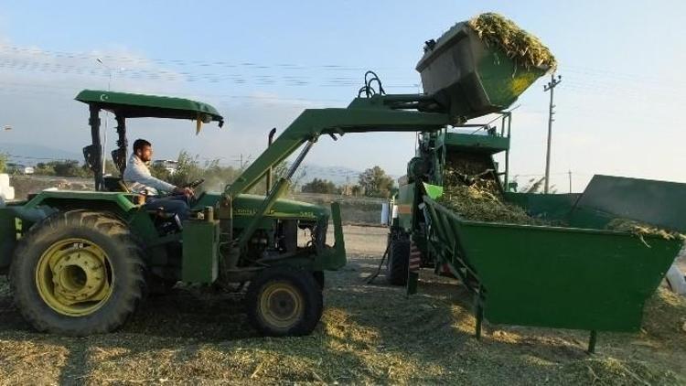 Burhaniye’de Silaj Paketleme Tesisi Besicilerin İşini Kolaylaştırdı