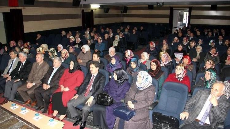 “Aile Okulu” Konferansı Düzenlendi