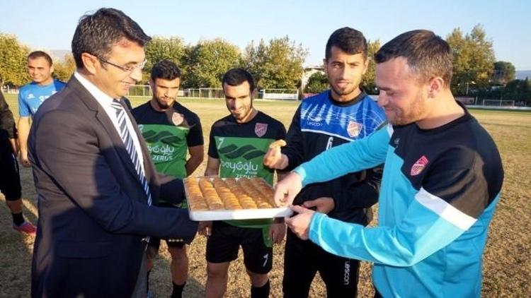 Başkan Selçuk’tan Baklavalı Moral