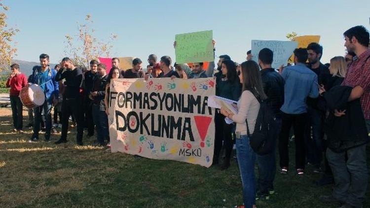 Üniversite Öğrencilerinden Formasyon Eylemi