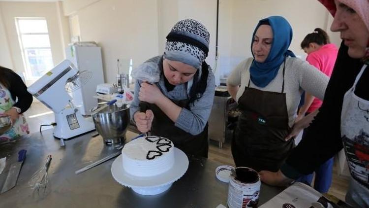 Pastacılığın Püf Noktalarını Sermek’te Öğreniyorlar