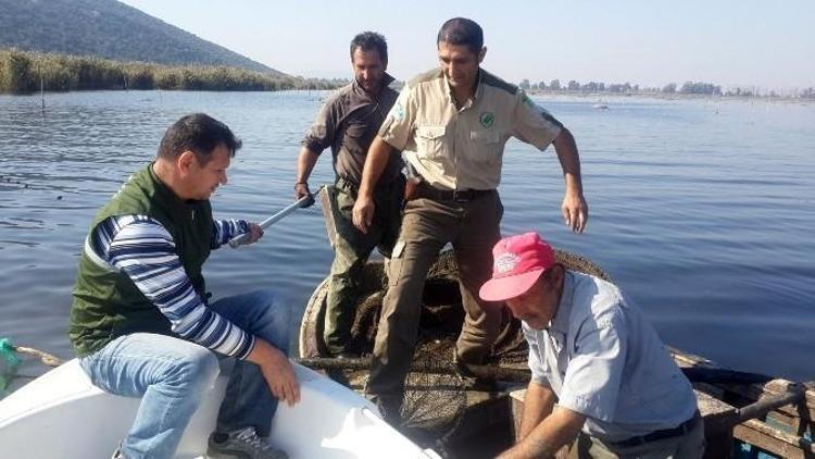 Bafa Gölünde Tekneyle Denetim