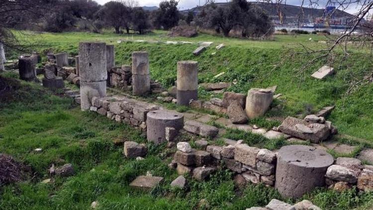 Kyme Antik Kenti Yaz Kış Ziyaretçi Akınına Uğruyor