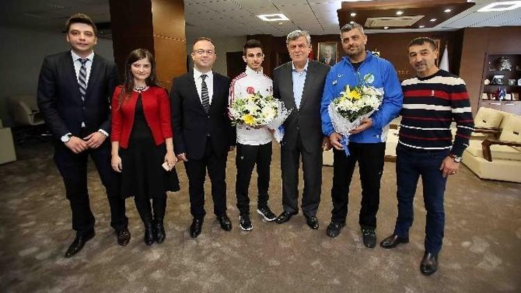 Kareteci Eray Şamdan’dan Başkan Karaosmanoğlu’na Ziyaret