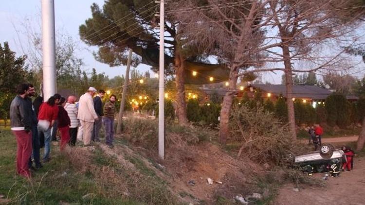 Otobüsün Çarptığı Otomobil Tarlaya Uçtu: 1 Ağır Yaralı