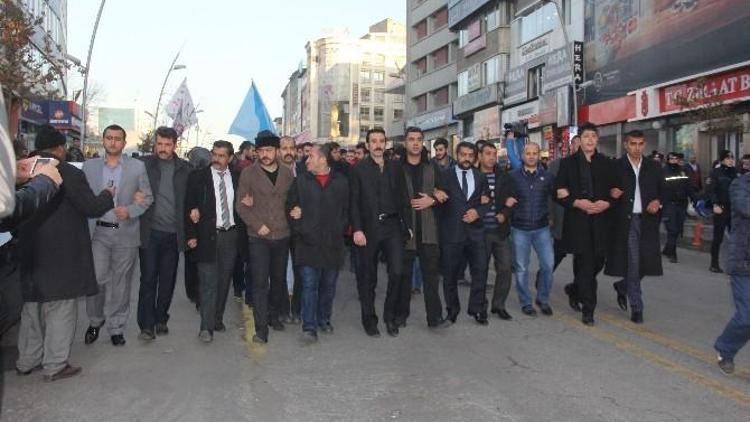 Erzurum’da Ülkü Ocakları Türkmen Dağı’nda Yaşanan Katliamı Protesto Etti