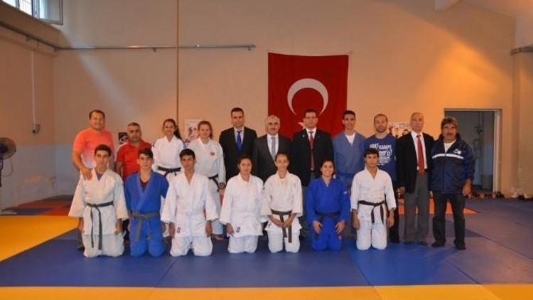 Adana’da Okullarası Gençler Judo Müsabakaları Tamamlandı