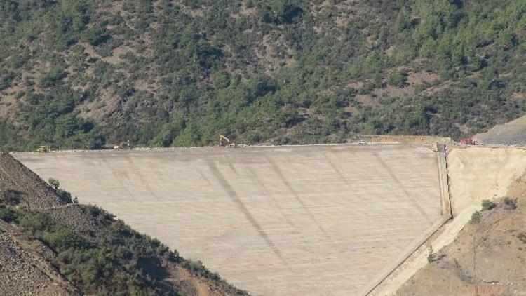 Gazipaşa Gökçeler Barajının Gövde Dolgusu Tamamlandı