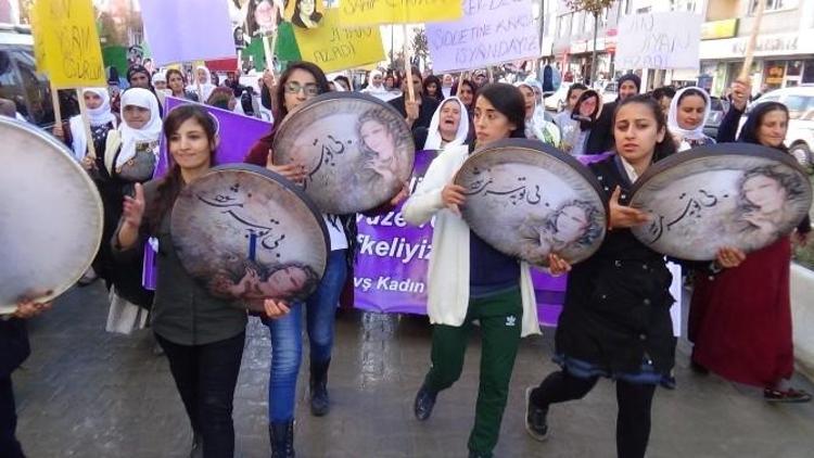 Hakkari’de Kadınlar Şiddete Karşı Yürüdü