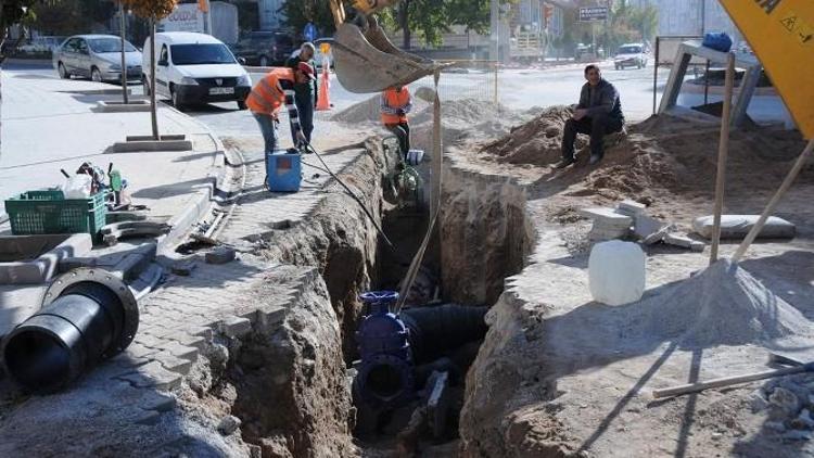 İçme Suyu Rehabilite Çalışmaları Şehir Merkezinde Devam Ediyor